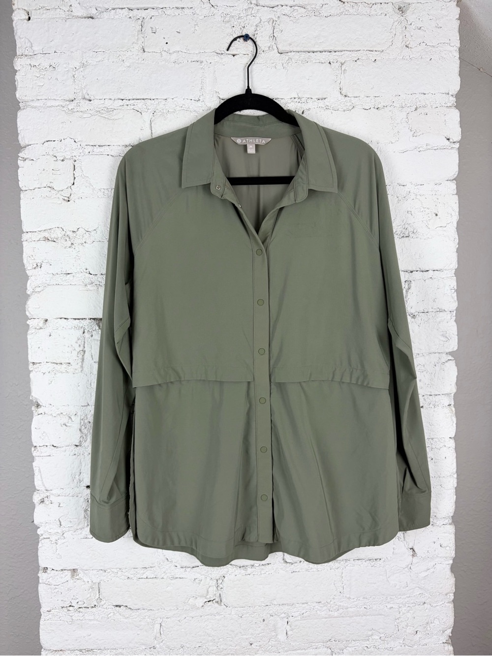 Athleta Northstar Green Olive Green Snap Button Long Sleeve Top M